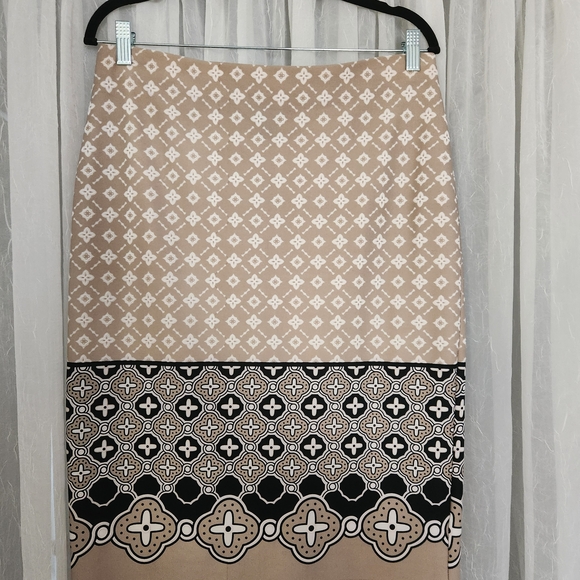 NYCO EUC Black, Tan White Geometric Design Knee-Length Pencil Skirt for Work - Picture 2 of 7